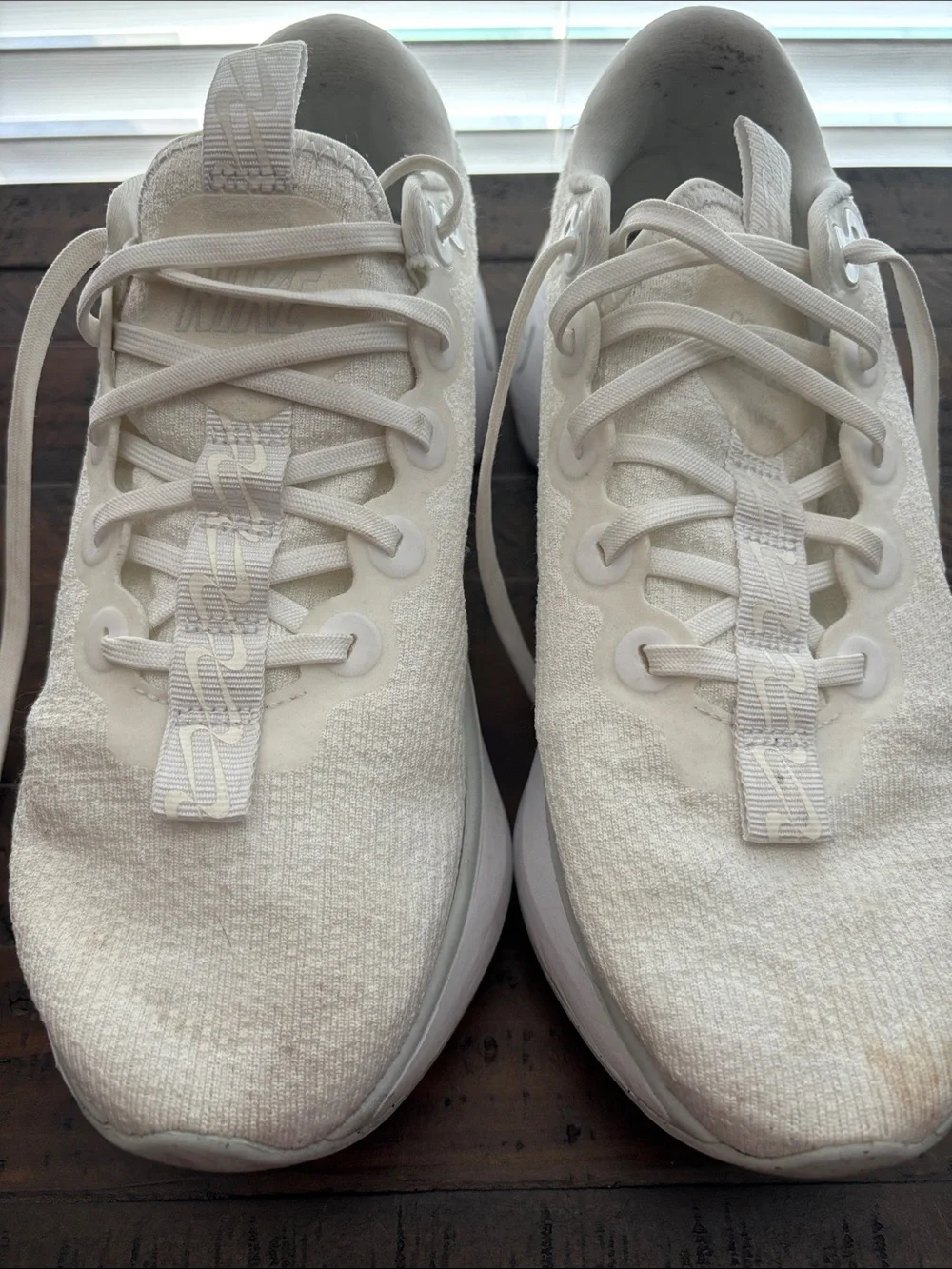 Nike Wonen's White Knit Running Sneakers